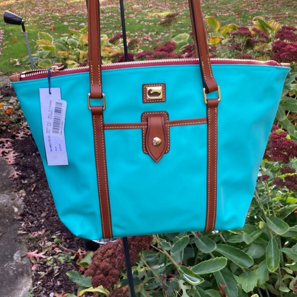 EUC Dooney and Bourke Tote - Picture 2 of 7